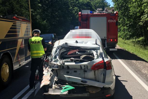 Porozrzucane na drodze butle z gazem i dwie osoby w szpitalu - to finał groźnego wypadku na DK 20