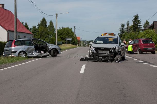 Zderzenie trzech samochodów w Kołdowie. Jedna osoba poszkodowana (FOTO)