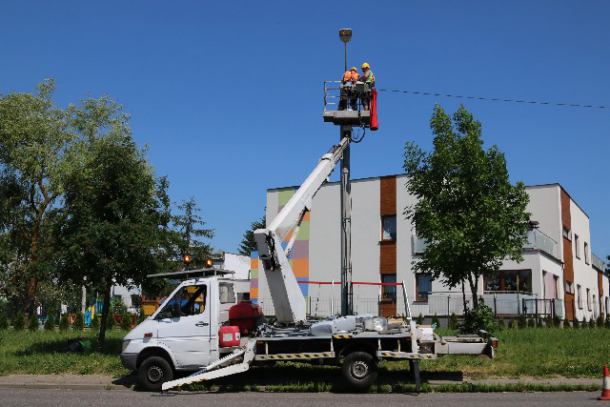 W gminie Przechlewo trwa wymiana starych lamp ulicznych na LED-owe