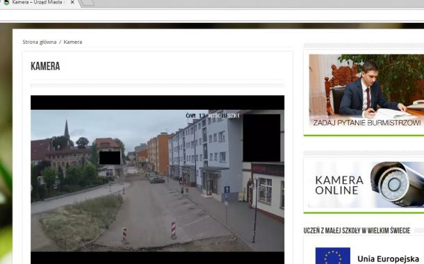Miejska kamera monitoringu podgląda remont drogi w Debrznie