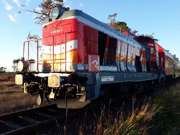 Linia kolejowa Tczew-Chojnice: zderzenie pociągu z forwarderem (FOTO)