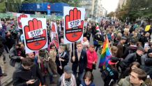 "Decyzja powinna należeć do kobiety". Protest przed Sejmem przeciwko pracom nad projektem "Zatrzymaj aborcję"