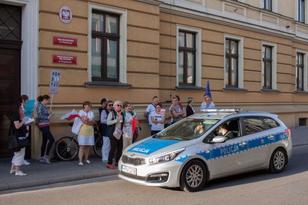 Protest przed chojnickim Sądem Rejonowym (FOTO)