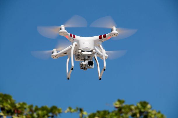 Policja w Tucholi zaprasza motolotniarzy i właścicieli dronów na spotkanie
