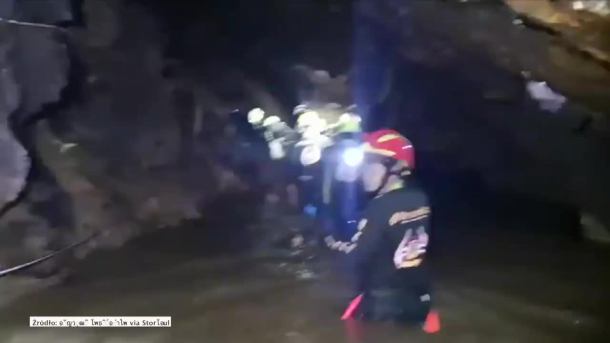 Wznowiono akcję ratowniczą w jaskini Tham Luang. 19 nurków wyruszyło po uwięzionych