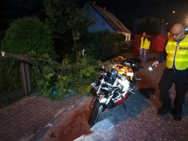Dwaj bracia zginęli w wypadku. Jechali sportowym motocyklem bez kasku 