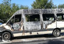 Pożar busa przewożącego 8 osób. Wszyscy zdążyli opuścić pojazd  