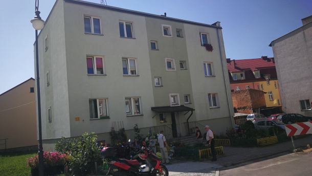 Mieszkańcy bloku przy ul. Szerokiej w Bytowie od trzech tygodni nie mogą korzystać z toalety i wody