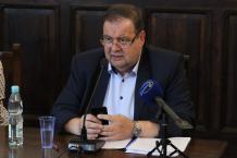 Wojewoda uchylił dodatek specjalny do pensji starosty Stanisława Skai