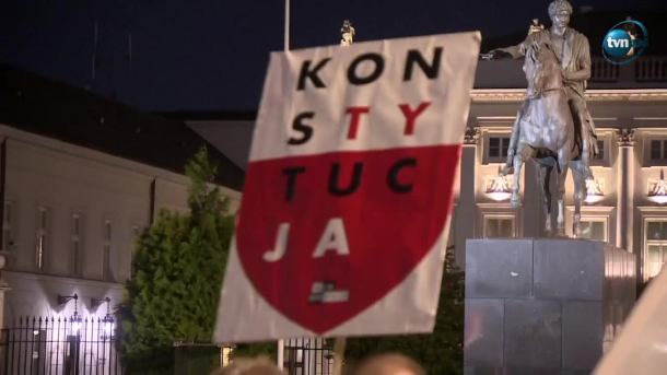"Wracamy do systemu pozorów - atrapa Sejmu, atrapa sądu". Nie ustają protesty w obronie niezależnego sądownictwa