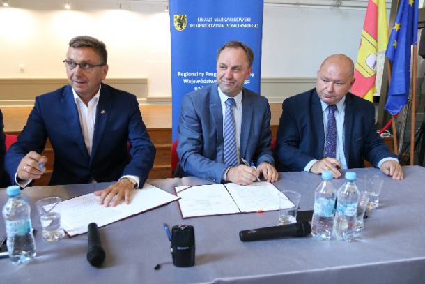 Marszałek województwa pomorskiego podpisał w Człuchowie dwie umowy na rewitalizację miasta