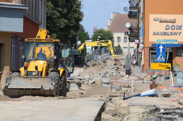 Debrzno: miała być wyremontowana droga, są głębokie wykopy (FOTO)