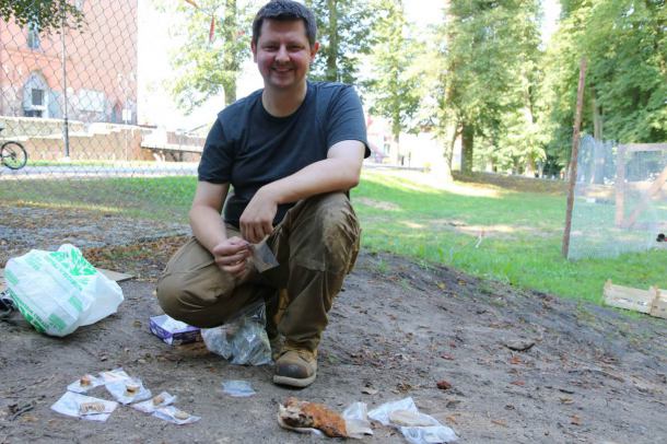 Archeolodzy z Uniwersytetu Warszawskiego kończą kolejny rok badań na zamku w Człuchowie (FOTO)