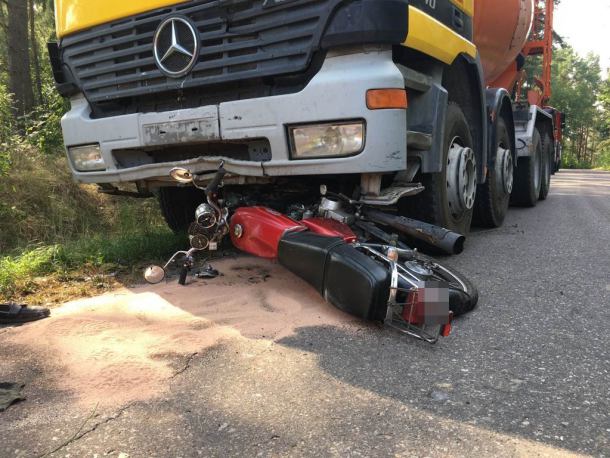 Śmiertelny wypadek z udziałem cysterny z betonem i motoroweru