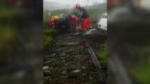 Ratownicy docierają do ofiar zawalonego wiaduktu w Genui. Film z miejsca katastrofy