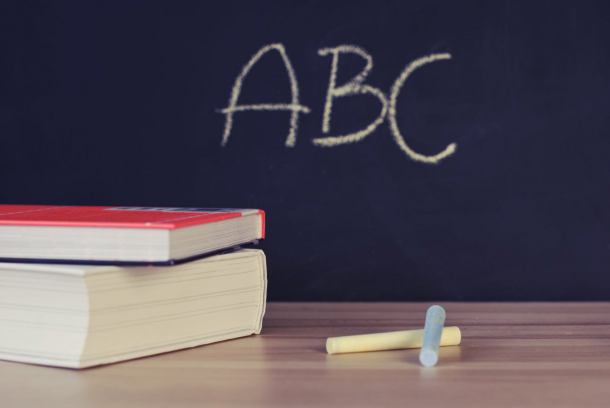 Dzieci na wakacjach, a w szkołach w Kościerzynie praca wre