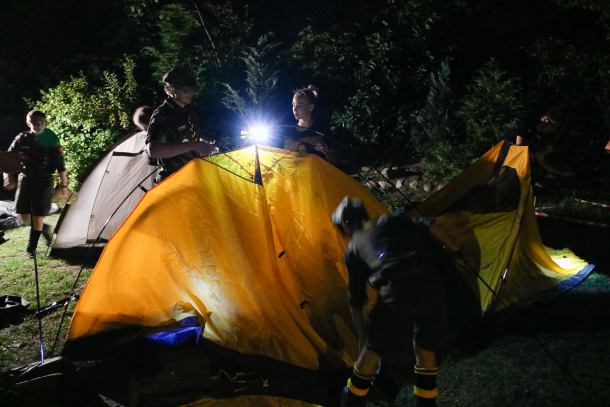 "Połączyła nas tragedia". W rok po nawałnicy harcerze z Łodzi i mieszkańcy Lotynia razem zasiedli przy ognisku