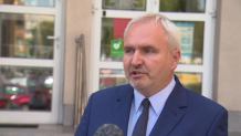 "Nie były obraźliwe czy wulgarne". Częstochowska prokuratura odmówiła śledztwa ws. koszulek z napisem "konstytucja" na pomnikach