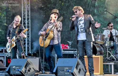 Michał Milowicz zaśpiewa w sobotę na plaży w Przechlewie. Dziś w Weekend FM wspominał "Poranek kojota". 