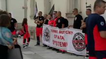 "Chcemy mieć za co wyżywić rodziny". Ratownicy medyczni protestowali, żądając podwyżek