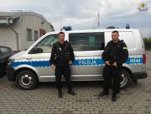Policjanci z Człuchowa pomogli choremu 61-latkowi, który wołał o pomoc we własnym mieszkaniu
