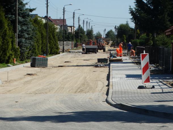 Trwa budowa pięciu ulic na osiedlu Jana Pawła II w Sępólnie Krajeńskim (FOTO)