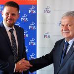 Kandydat PiS na burmistrza Chojnic Bartosz Bluma i poseł PiS Aleksander Mrówczyński, fot. M. Drejer