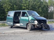 Policjanci wracający z uroczystości w Krojantach pomogli poszkodowanym w kolizji