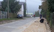 Remont zniszczonego chodnika w Rychnowach. Mieszkańcy czekali 2,5 roku