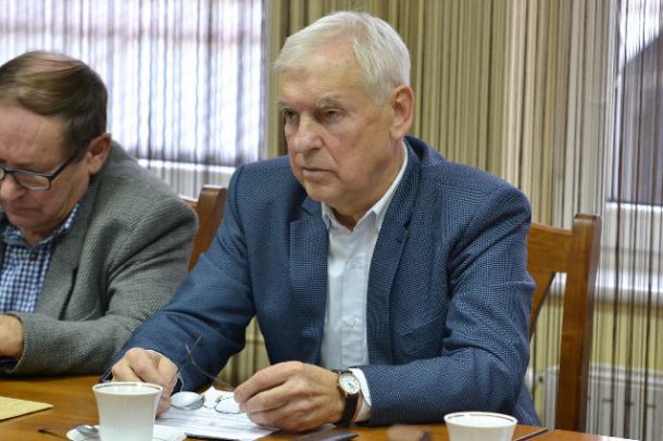 Dlaczego Powiatowy Zakład Transportu Publicznego w Człuchowie nie wozi uczniów do Chojnic?