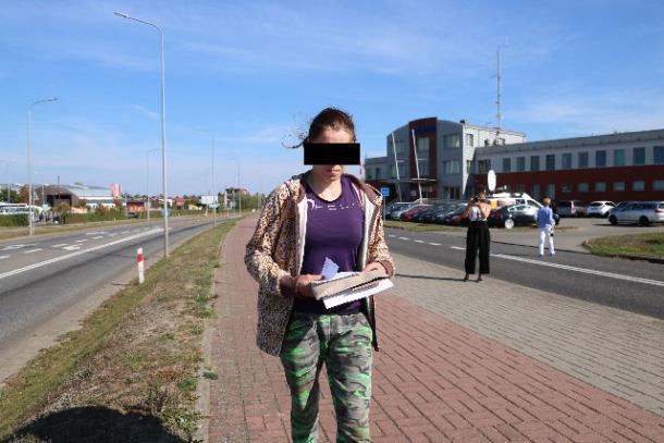 Matka zostawionej w lesie pod Czarnem dziewczynki usłyszała zarzut
