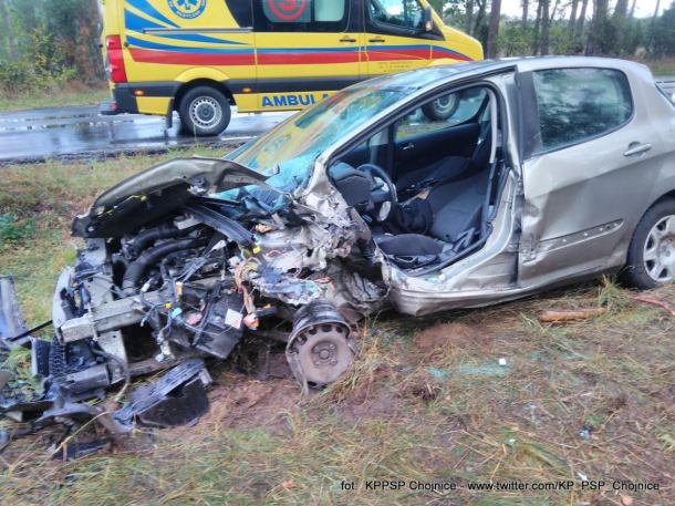Zderzenie dwóch samochodów osobowych na drodze Chojnice-Brusy