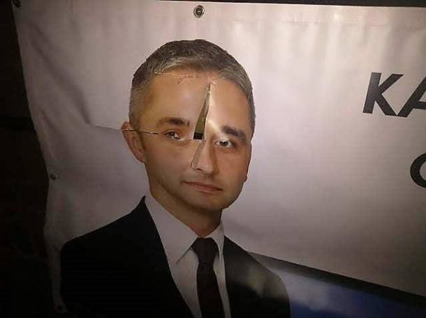 W Polnicy w gminie Człuchów ktoś pociął baner kandydata na wójta Pawła Gibczyńskiego