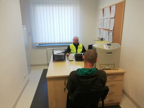 Włamywali się do samochodów w Tucholi. Są już w rękach policji i usłyszeli zarzuty