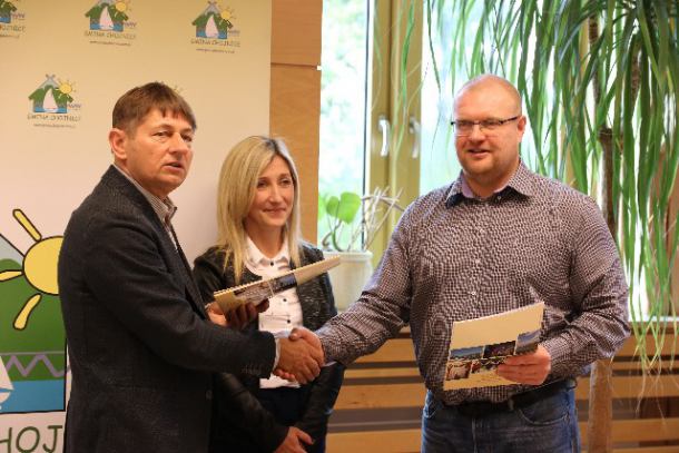 Rusza przebudowa centrum Doręgowic. Wójt gminy Chojnice podpisał umowę z wykonawcą