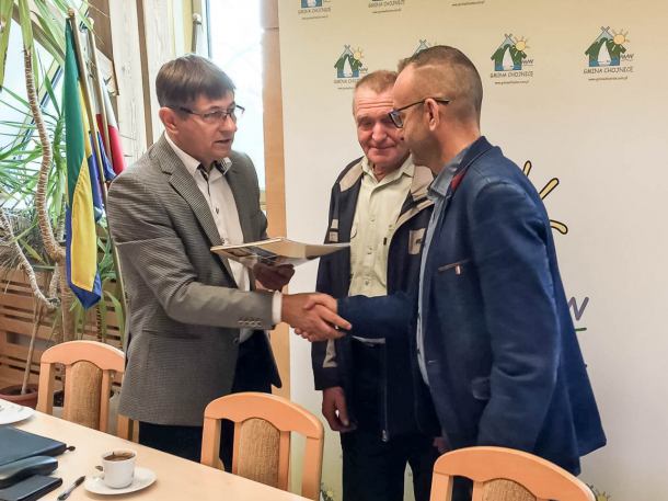 W Urzędzie Gminy w Chojnicach podpisano umowę na budowę drogi w miejscowości Gockowice