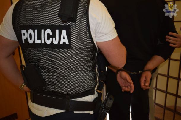 Uciekał, spychał z drogi radiowóz. Kierowca pod wpływem narkotyków