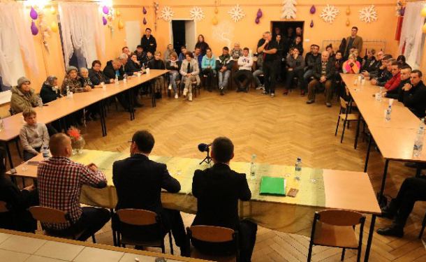 Spotkanie kandydatów na wójta. Paweł Gibczyński i Arkadiusz Kubalewski w Stołcznie