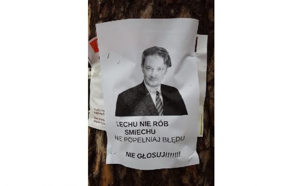 Ktoś rozwiesił anonimowe plakaty zniechęcające do głosowania na Lecha Ciurzyńskiego