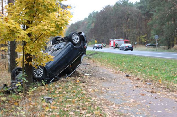 Zderzenie dwóch samochodów osobowych i ciężarówki na drodze krajowej nr 22 (FOTO)