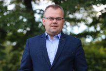 Krzysztof Michałowski nie kryje radości po wygranych wyborach na wójta gminy Przechlewo