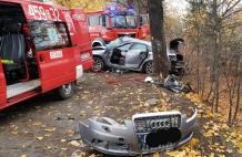 Wypadek w okolicach Nowej Karczmy. Audi uderzyło w drzewo