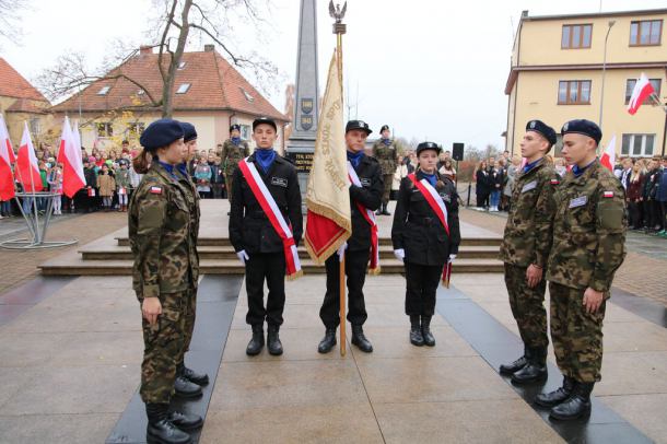 Kilkuset człuchowian wspólnie odśpiewało dziś hymn narodowy