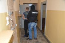 Kościerscy policjanci zatrzymali 22-latka podejrzanego o włamanie