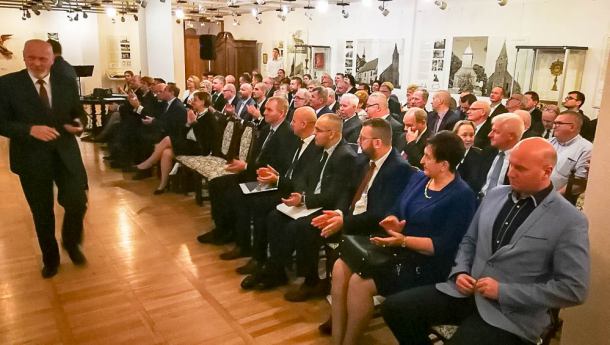 Ostatnia sesja Rady Powiatu Bytowskiego odbyła się na zamku (FOTO)