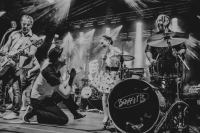 W sobotę wernisaż wystawy "Marcin Sarnowski Fotografia" połączony z koncertem Izzy & The Black Trees. 