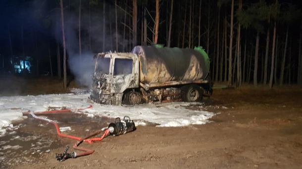 120 tysięcy złotych strat po pożarze na terenie jednej z firm w Karsinie. Spalił się beczkowóz