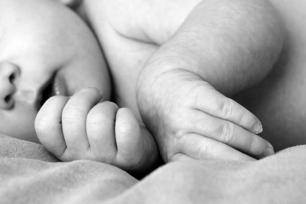 Młoda chojniczanka z zarzutami znęcania się nad swoim 5-miesięcznym synem