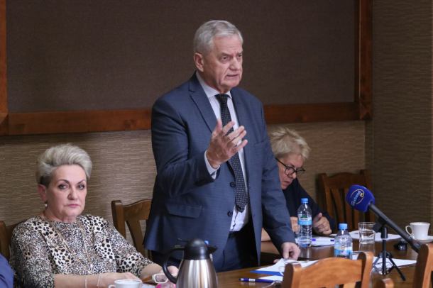 Radni nie mogli przyznać drugiego dodatku specjalnego do pensji starosty człuchowskiego