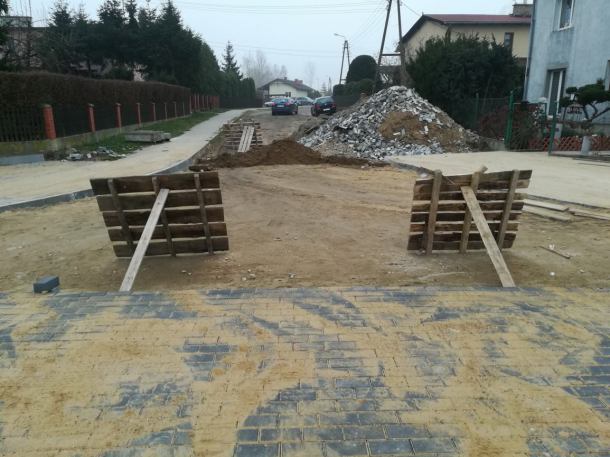 Prace związane z budową ulic na osiedlu Jana Pawła II w Sępólnie dobiegają końca (FOTO)